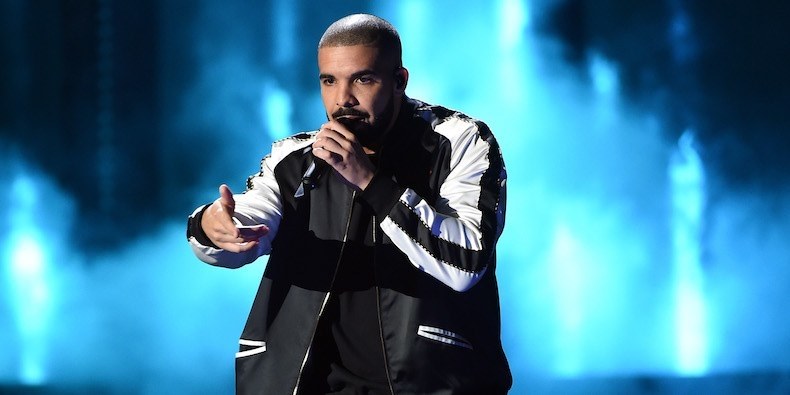 Drake spende $ 175.000 per buone azioni mentre riprende un nuovo video