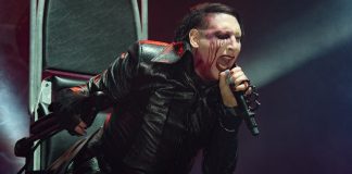 Marilyn Manson termina improvvisamente concerto con un crollo sul palco apparente