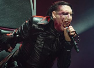 Marilyn Manson termina improvvisamente concerto con un crollo sul palco apparente