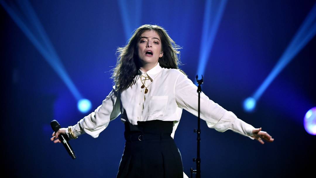 Lorde ha praticato così duramente per il suo tour che ha bisogno di riposare