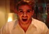 Sorpresa! I Chainsmokers sono in realtà vampiri nel loro video "you owe me"