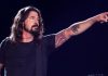 Dave Grohl Mette all'Asta Suoi Strumenti Musicali - Successo per il Nuovo Vinile