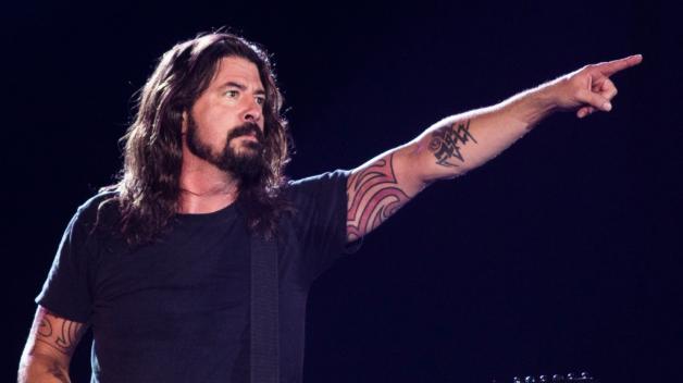 Dave Grohl Mette all'Asta Suoi Strumenti Musicali - Successo per il Nuovo Vinile