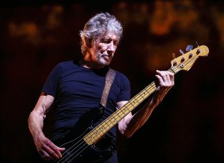 Roger Waters Attacca il Candidato alla Presidenza in Brasile - I Fan si Dividono.