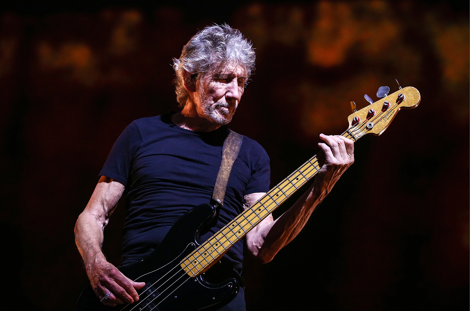 Roger Waters Attacca il Candidato alla Presidenza in Brasile - I Fan si Dividono.