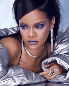 Rihanna si Schiera Contro Trump - Ferma la Sua Musica ad un Rally.