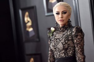 Lady Gaga Costretta ad Evacuare - I Fuochi della California Continuano Implacabili.