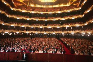 Il MET Opera Regala Biglietti ai Dipendenti Pubblici - Un Momento di Respiro per gli USA.