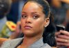 Rihanna 'Senza Pietà' - Fa Causa al Padre perché Usa il Suo Cognome.