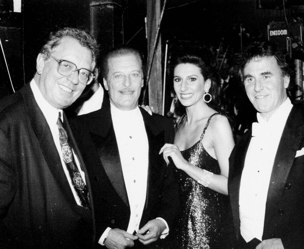 Lucia Aliberti con il direttore della Deutsche Oper di Berlino Prof.Gotz Friedrich, il tenore mitico Alfredo Kraus e il direttore Luis Garcia Navarro