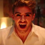 Sorpresa! I Chainsmokers sono in realtà vampiri nel loro video "you owe me"