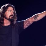 Dave Grohl Mette all'Asta Suoi Strumenti Musicali - Successo per il Nuovo Vinile