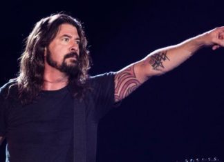 Dave Grohl Mette all'Asta Suoi Strumenti Musicali - Successo per il Nuovo Vinile