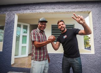 Ricky Martin per il Sociale - Nuove Case ai Senza Tetto dopo gli Uragani di Porto Rico