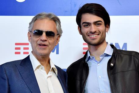 Andrea Bocelli Celebra i 25 Anni di Successi - A Sanremo con il Figlio Matteo.